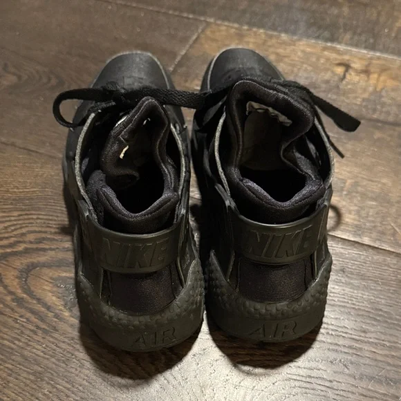 Nike Air Huarache Sneakers - Picture 5 of 17